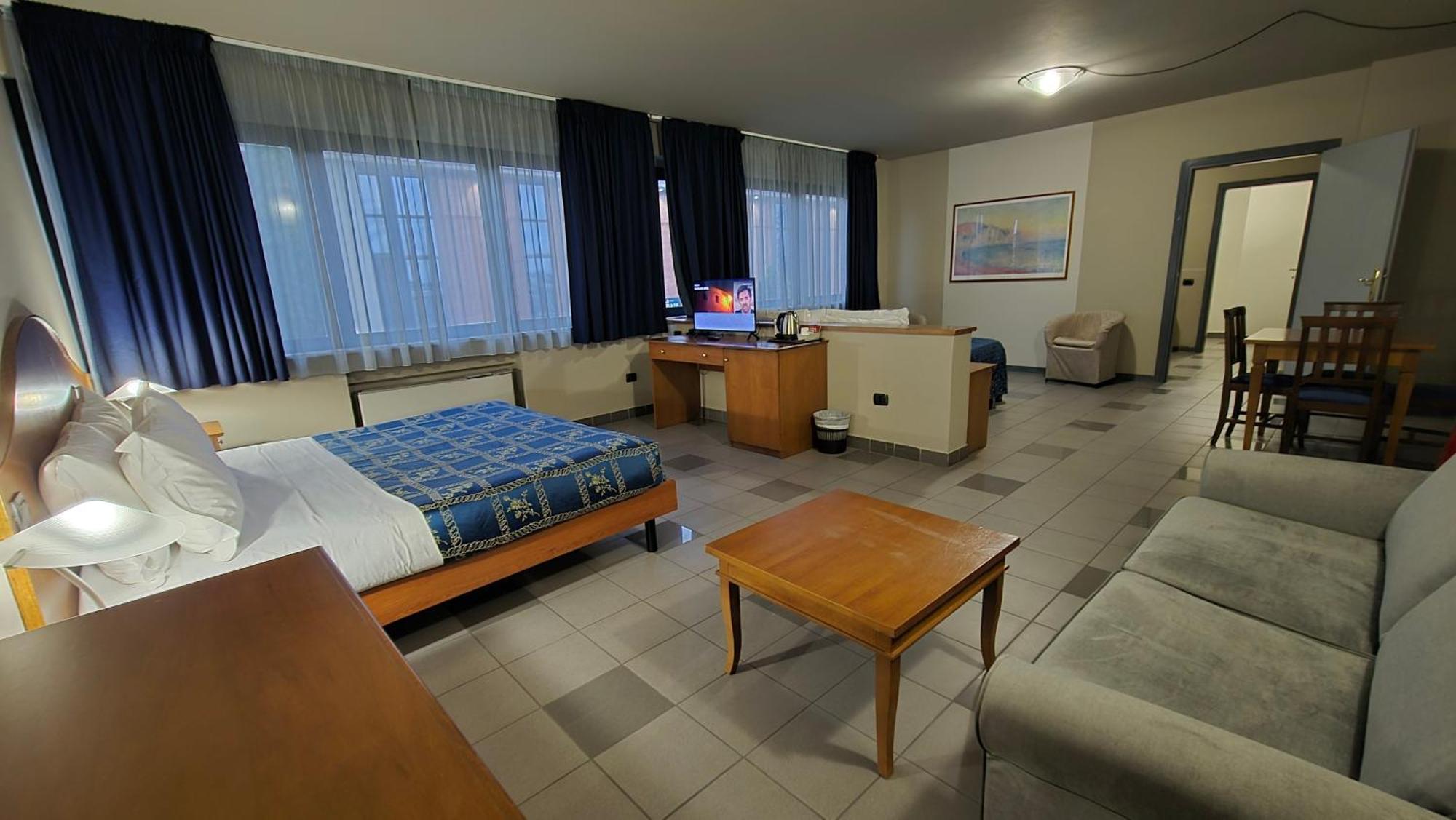 Hotel Le Cerbaie Altopascio Bagian luar foto